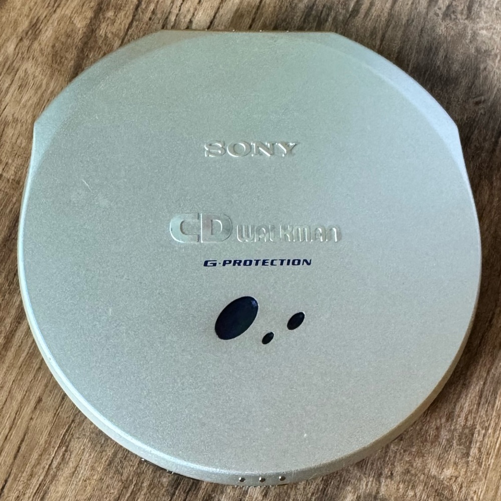 Sony D-EJ915 CD Walkman G-Protection Portable CD Player Untested w/Batteries